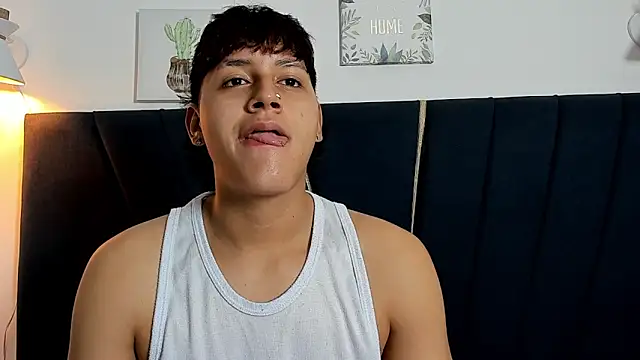 Snapshot of zeusapollofuck chatting on 14, 11, 2025 zeusapollofuck online show from 14, 11, 2025