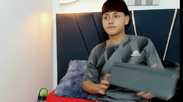 Snapshot of zeusapollofuck chatting on 20, 9, 2025 zeusapollofuck online show from 20, 9, 2025