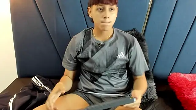 Snapshot of zeusapollofuck chatting on 12, 9, 2025 zeusapollofuck online show from 12, 9, 2025