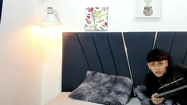 Snapshot of zeusapollofuck chatting on 16, 9, 2025 zeusapollofuck online show from 16, 9, 2025