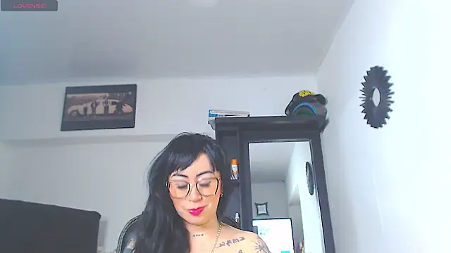 Snapshot of Vicky_hotmilf chatting on 8, 7, 2026 Vicky hotmilf online show from 8, 7, 2026
