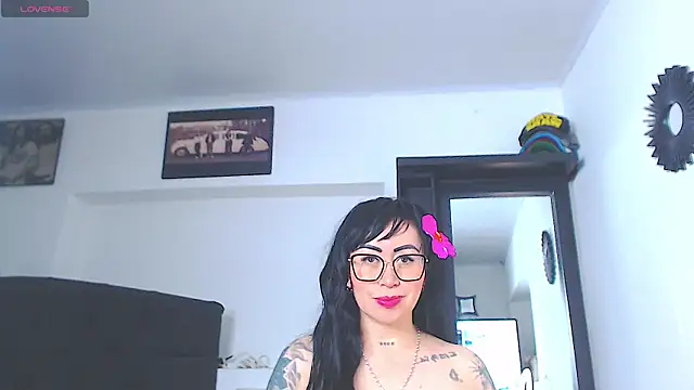 Snapshot of Vicky_hotmilf chatting on 25, 6, 2026 Vicky hotmilf online show from 25, 6, 2026