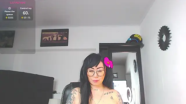 Snapshot of Vicky_hotmilf chatting on 12, 3, 2026 Vicky hotmilf online show from 12, 3, 2026