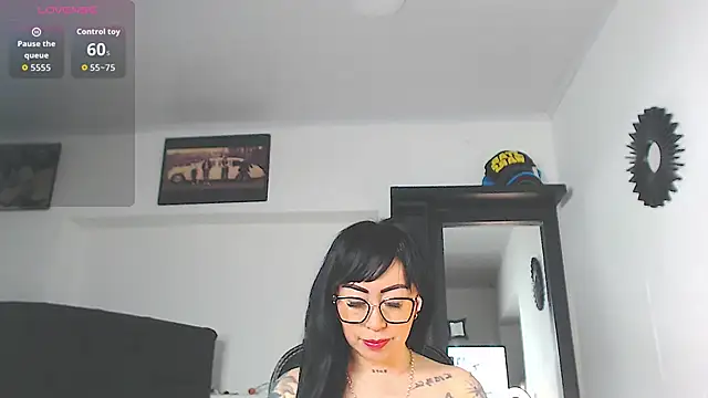 Snapshot of Vicky_hotmilf chatting on 2, 4, 2026 Vicky hotmilf online show from 2, 4, 2026