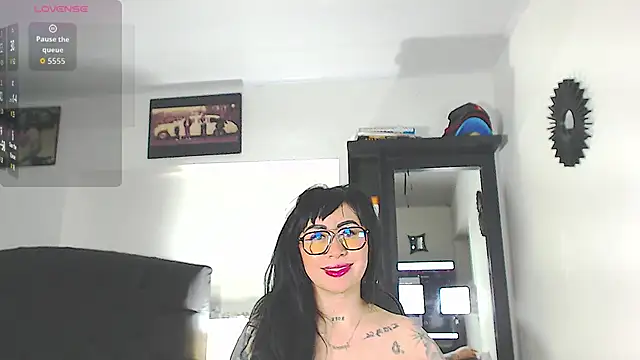 Vicky hotmilf online show from 17, 11, 2025