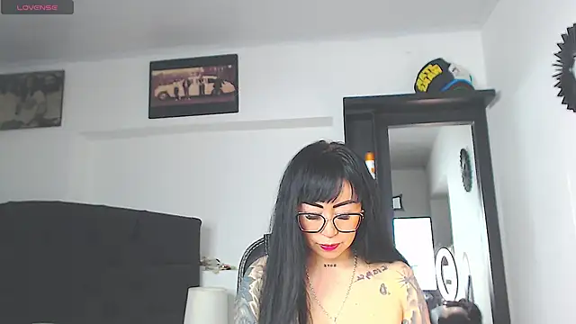 Snapshot of Vicky_hotmilf chatting on 25, 3, 2026 Vicky hotmilf online show from 25, 3, 2026