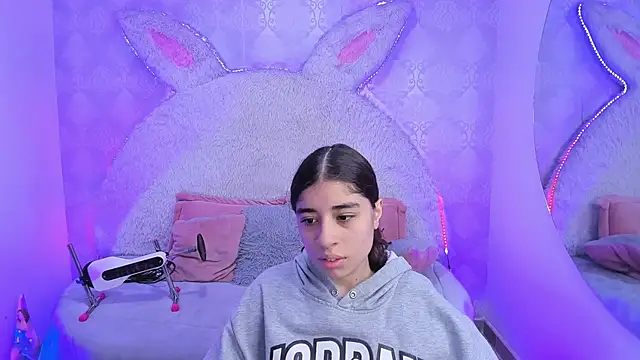 Gaby louse online show from 11, 4, 2026