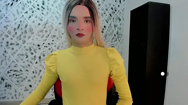 MIA HOT23CM S7S online show from 31, 10, 2025