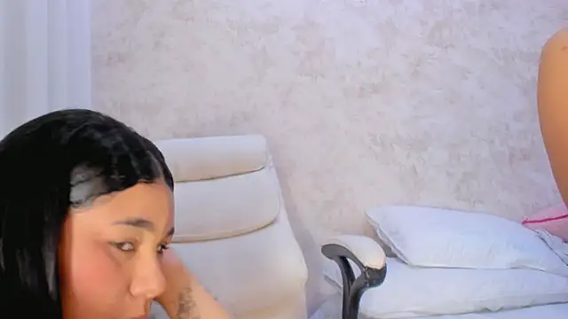 Mia and lexy online show from 23, 3, 2026