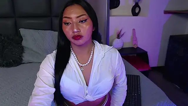 Isabella Diamon online show from 9, 9, 2025