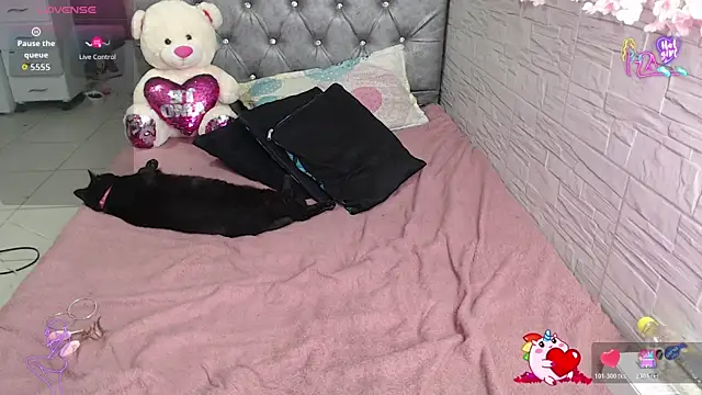 Snapshot of EmilyCoy_ chatting on 7, 7, 2026 EmilyCoy online show from 7, 7, 2026