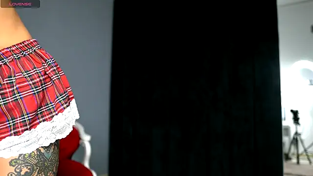 SarahMystique online show from 4, 11, 2025