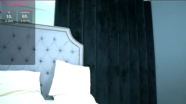 SarahMystique online show from 8, 10, 2025