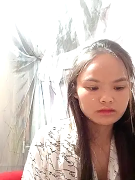 xinhxinhcute online show from 3, 10, 2025