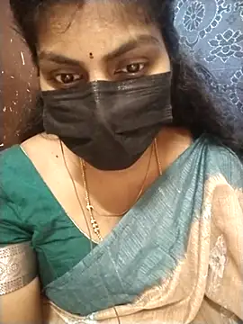 Snapshot of Nithiila chatting on 28, 10, 2025 Nithiila online show from 28, 10, 2025