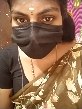 Snapshot of Nithiila chatting on 8, 11, 2025 Nithiila online show from 8, 11, 2025