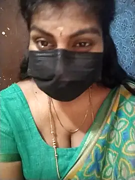 Snapshot of Nithiila chatting on 9, 10, 2025 Nithiila online show from 9, 10, 2025