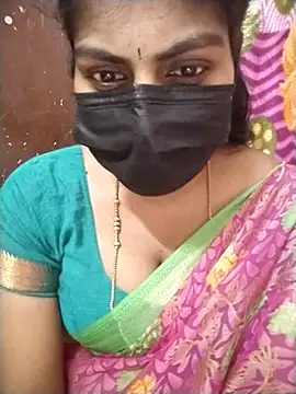 Snapshot of Nithiila chatting on 13, 11, 2025 Nithiila online show from 13, 11, 2025