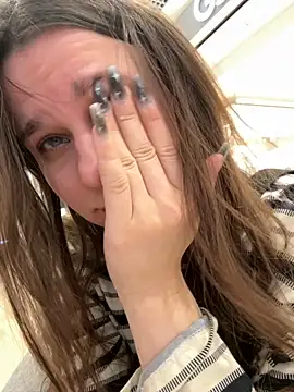 Snapshot of MiniVi chatting on 5, 10, 2025 MiniVi online show from 5, 10, 2025