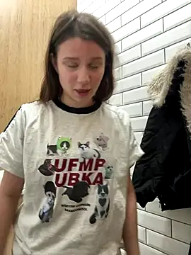 Snapshot of MiniVi chatting on 8, 10, 2025 MiniVi online show from 8, 10, 2025