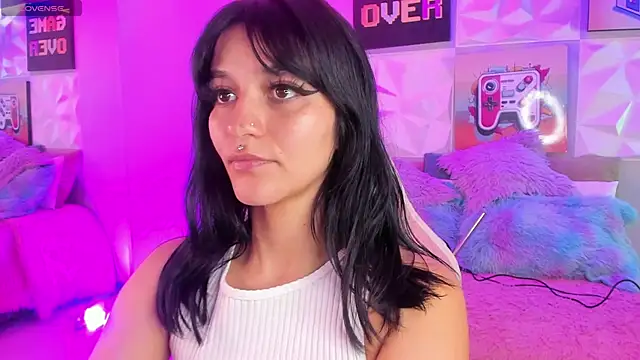 LindaWz  online show from 7, 10, 2025