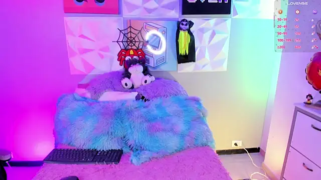 LindaWz  online show from 28, 10, 2025