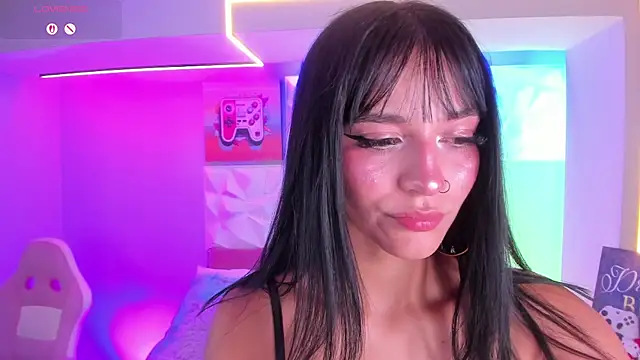 LindaWz  online show from 14, 11, 2025