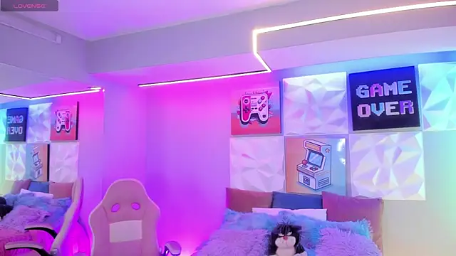 LindaWz  online show from 16, 11, 2025