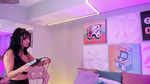 LindaWz  online show from 23, 11, 2025