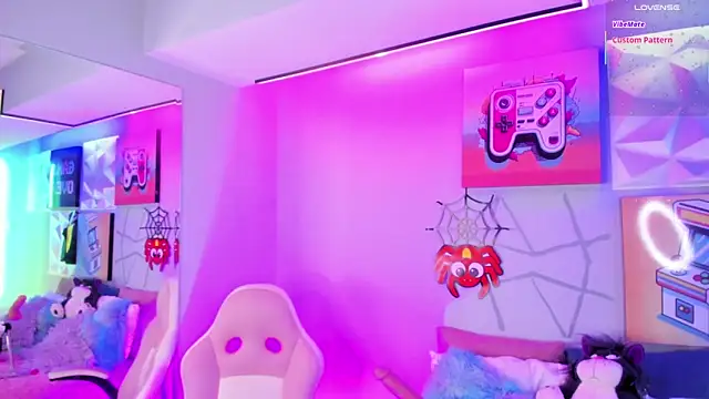 LindaWz  online show from 31, 10, 2025