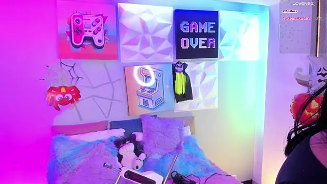 LindaWz  online show from 1, 11, 2025