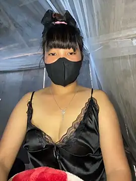 Snapshot of delwyn- chatting on 8, 11, 2025 delwyn- online show from 8, 11, 2025