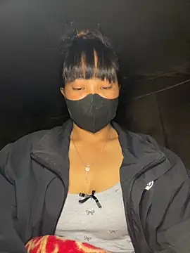 Snapshot of delwyn- chatting on 29, 11, 2025 delwyn- online show from 29, 11, 2025