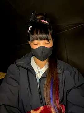 Snapshot of delwyn- chatting on 27, 11, 2025 delwyn- online show from 27, 11, 2025