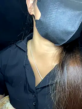 Snapshot of delwyn- chatting on 11, 11, 2025 delwyn- online show from 11, 11, 2025