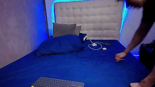 Snapshot of DionKnox chatting on 23, 11, 2025 DionKnox online show from 23, 11, 2025