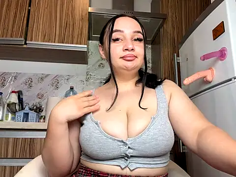 curvybombb online show from 8, 10, 2025