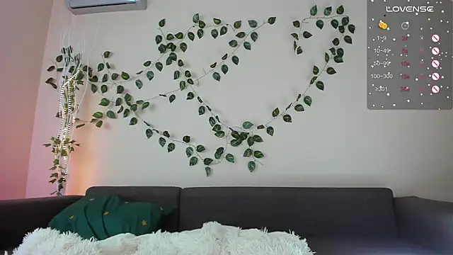 MollyDollz online show from 11, 11, 2025