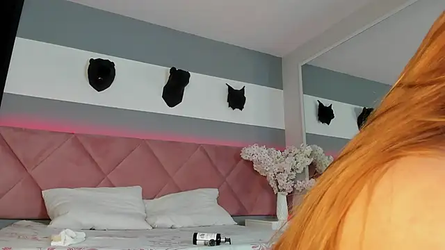 Val Oconner online show from 23, 9, 2025