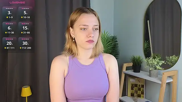 HollieCollelo online show from 15, 10, 2025