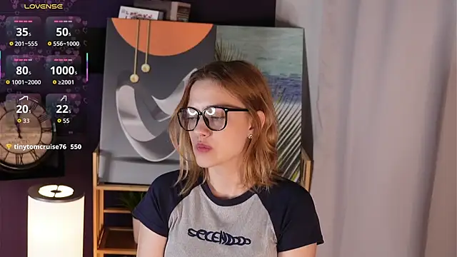 HollieCollelo online show from 28, 9, 2025