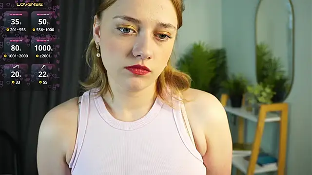 HollieCollelo online show from 9, 10, 2025