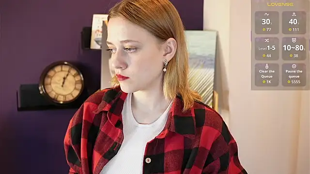 HollieCollelo online show from 8, 10, 2025