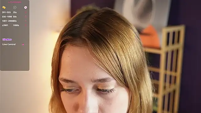 HollieCollelo online show from 12, 9, 2025