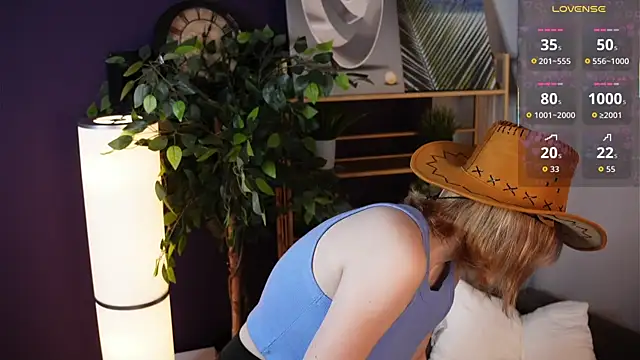 HollieCollelo online show from 4, 10, 2025