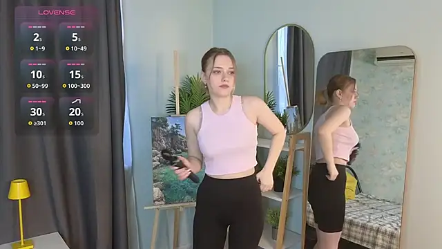 HollieCollelo online show from 10, 11, 2025