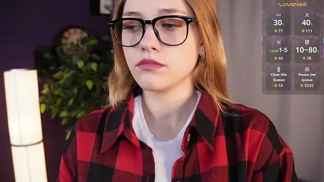 HollieCollelo online show from 3, 10, 2025