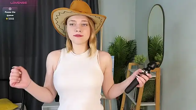 HollieCollelo online show from 6, 11, 2025