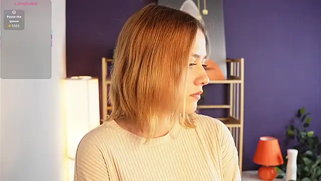 HollieCollelo online show from 13, 9, 2025