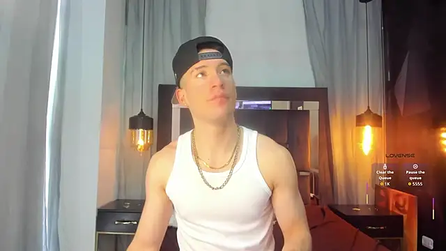 HunterHeat  online show from 14, 12, 2025